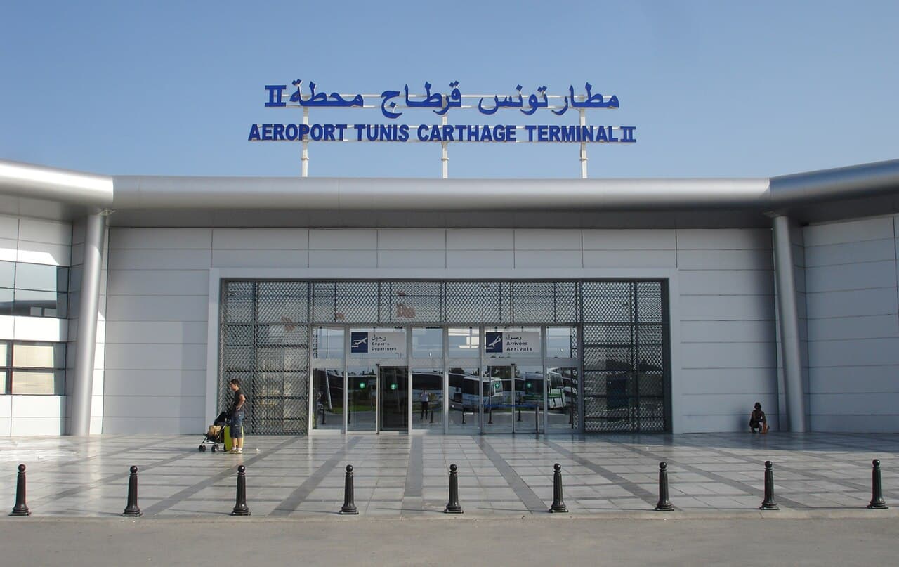 Les Aéroports Tunisiens Atteignent un Record de 9,6 Millions de Passagers en 2024